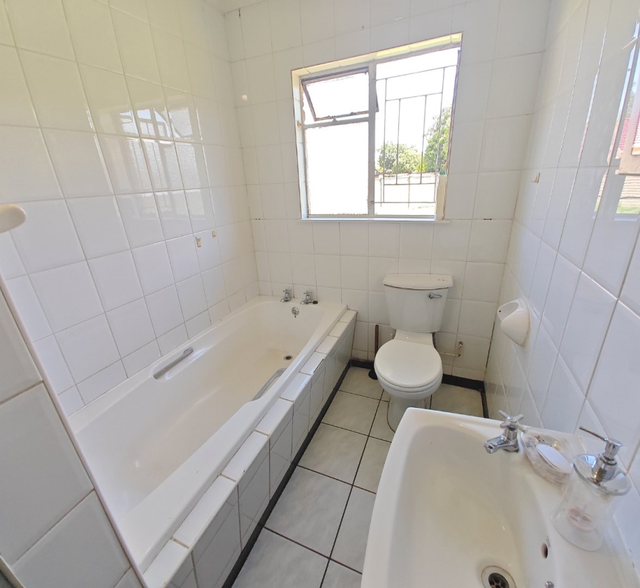 4 Bedroom Property for Sale in Pellissier Free State